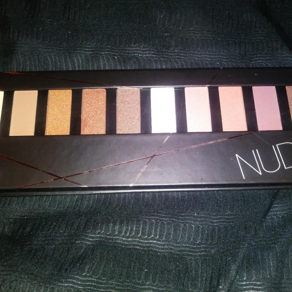 Nudes 10 Colour Eyeshadow Palette